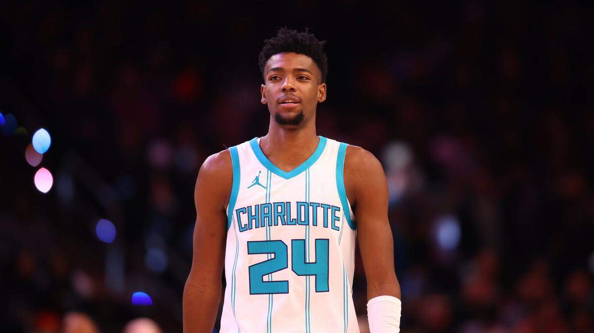 Charlotte Hornets forward Brandon Miller (24) against the Phoenix Suns at Footprint Center.