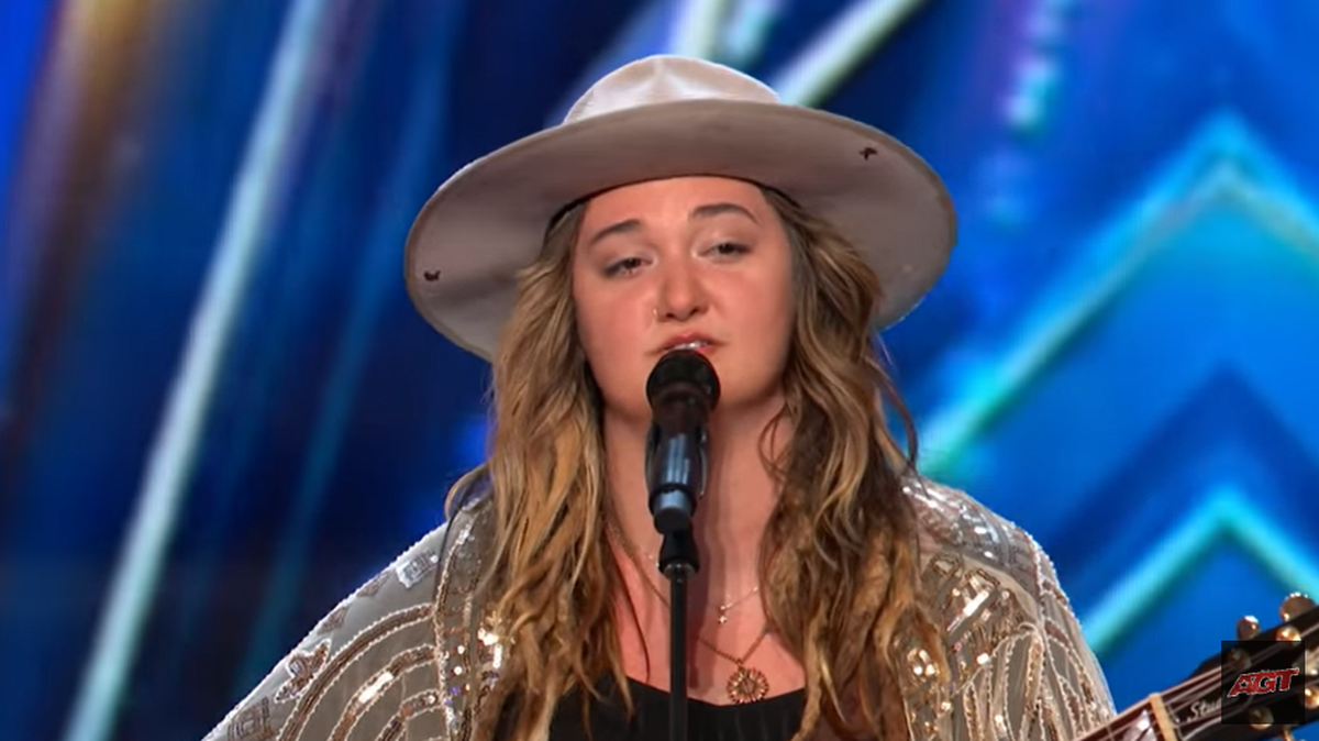 Singer Dani Kerr received a standing ovation after she got a second chance to audition.