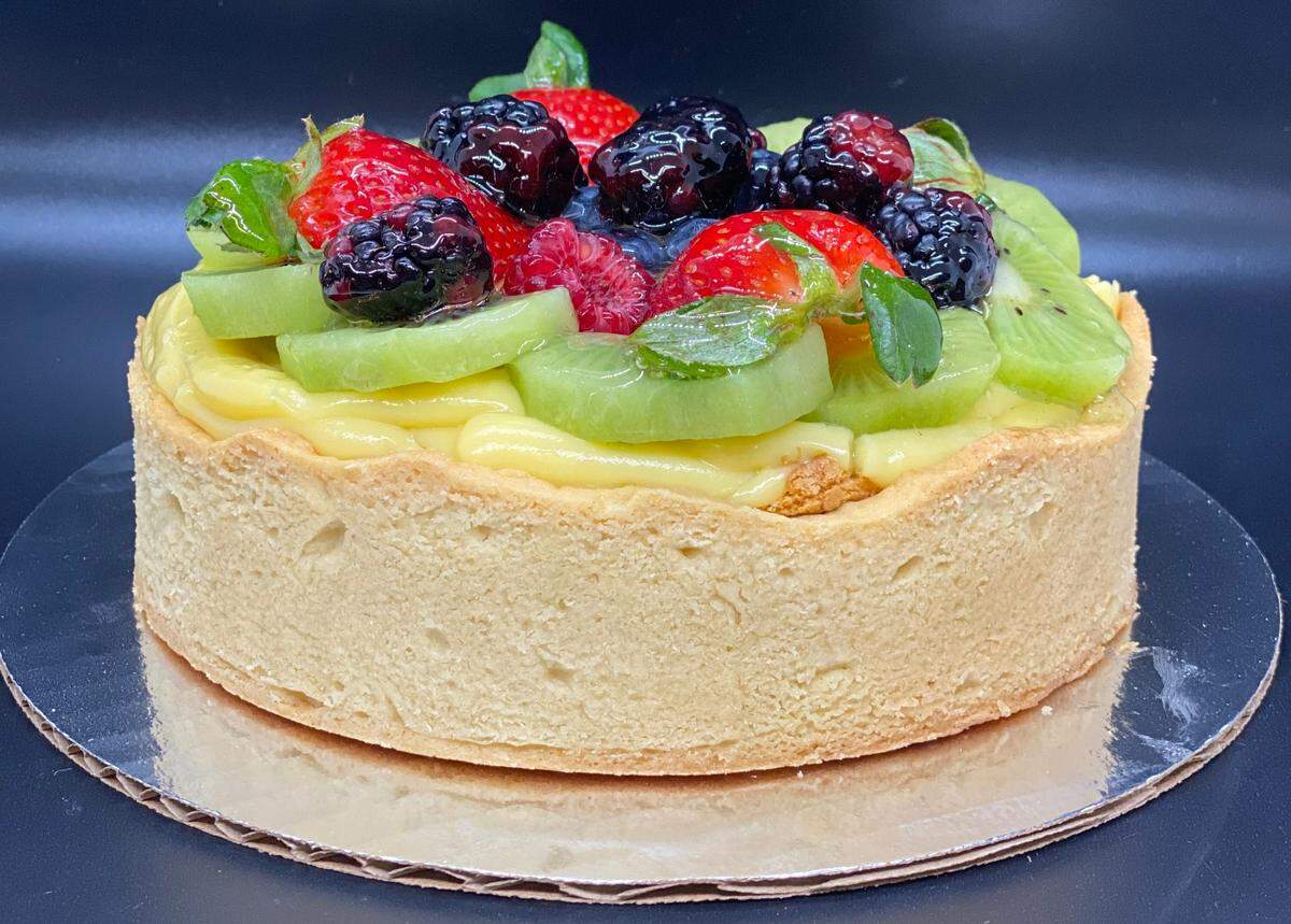 A vanilla fruit tart at Dolce & Amaro Artisan Bakery.