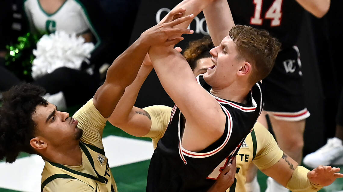 Davidson men’s basketball wins Hornets’ Nest Trophy with 85-81 victory against Charlotte