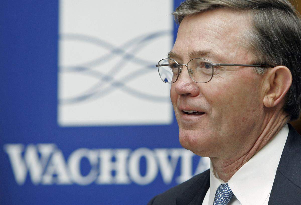 Wachovia CEO Ken Thompson talks to employees during a meeting at the bank's corporate headquarters on  Feb. 21, 2008.