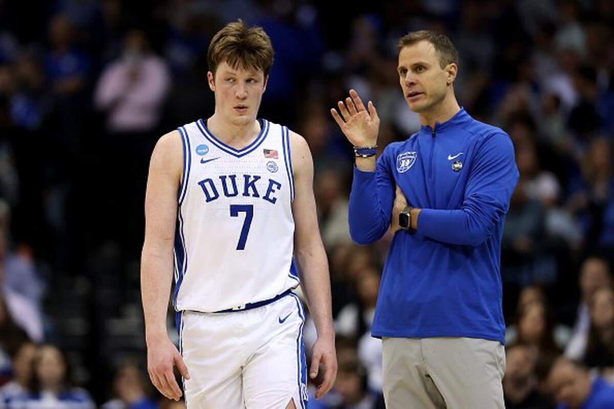 Kon Knueppel #7 of the Duke Blue Devils speaks with head coach Jon Scheyer against the Alabama Crimson Tide during the second half in the East Regional Elite Eight round of the NCAA Men’s Basketball Tournament at Prudential Center on March 29, 2025 in Newark, New Jersey. 