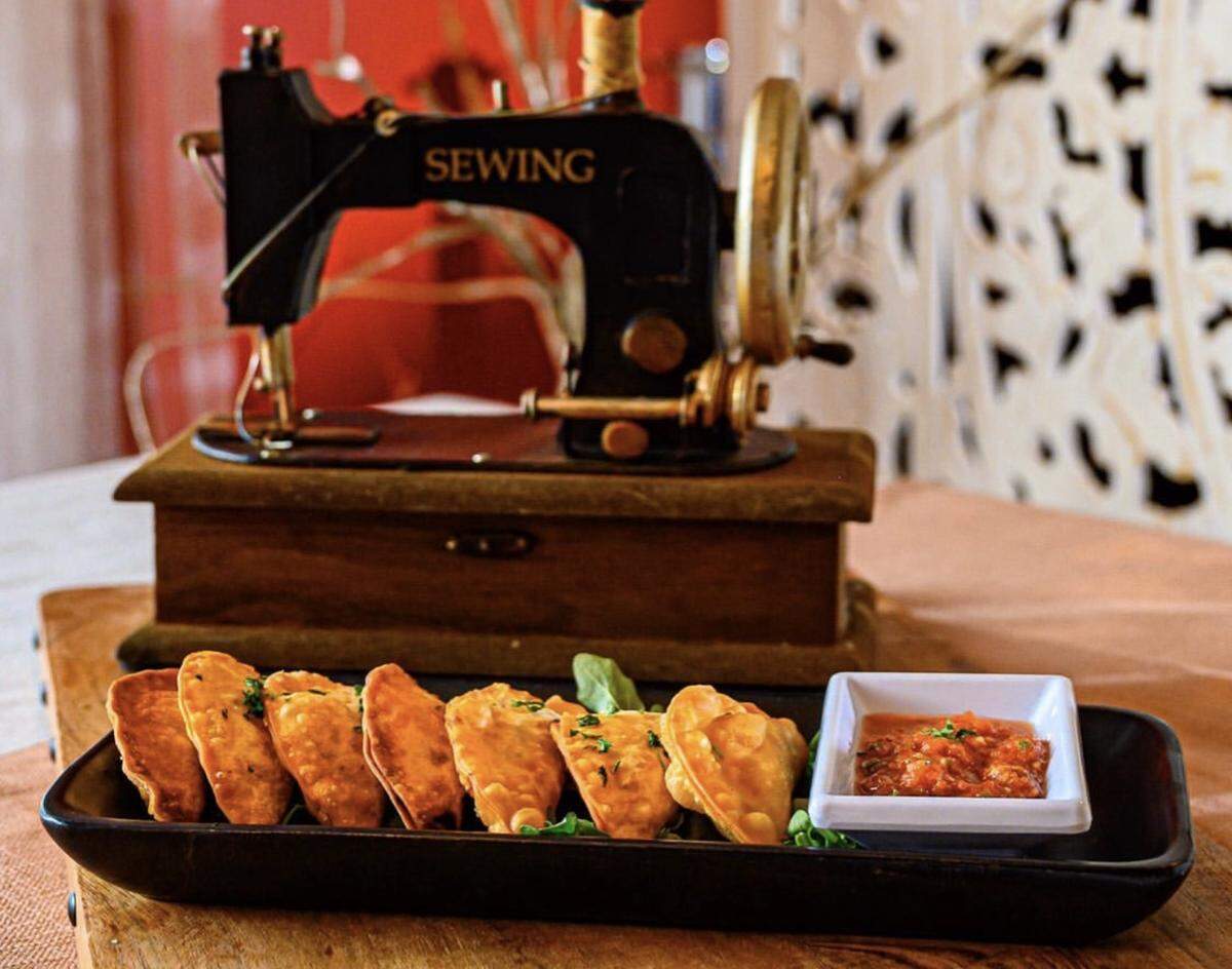 Itty Bitty Fried and Pretty at Deluxe, The Fine Art of Dining.