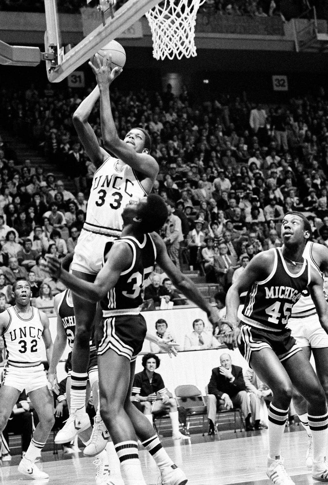 Charlotte’s Cedric Maxwell (33) shoots over Michigan’s Phil Hubbard (32) during an NCAA basketball tournament game in Lexington, Ky., March 19, 1977. Maxwell led the 49ers -- coached by Lee Rose -- to an upset of No. 1 Michigan that day to reach the Final Four.