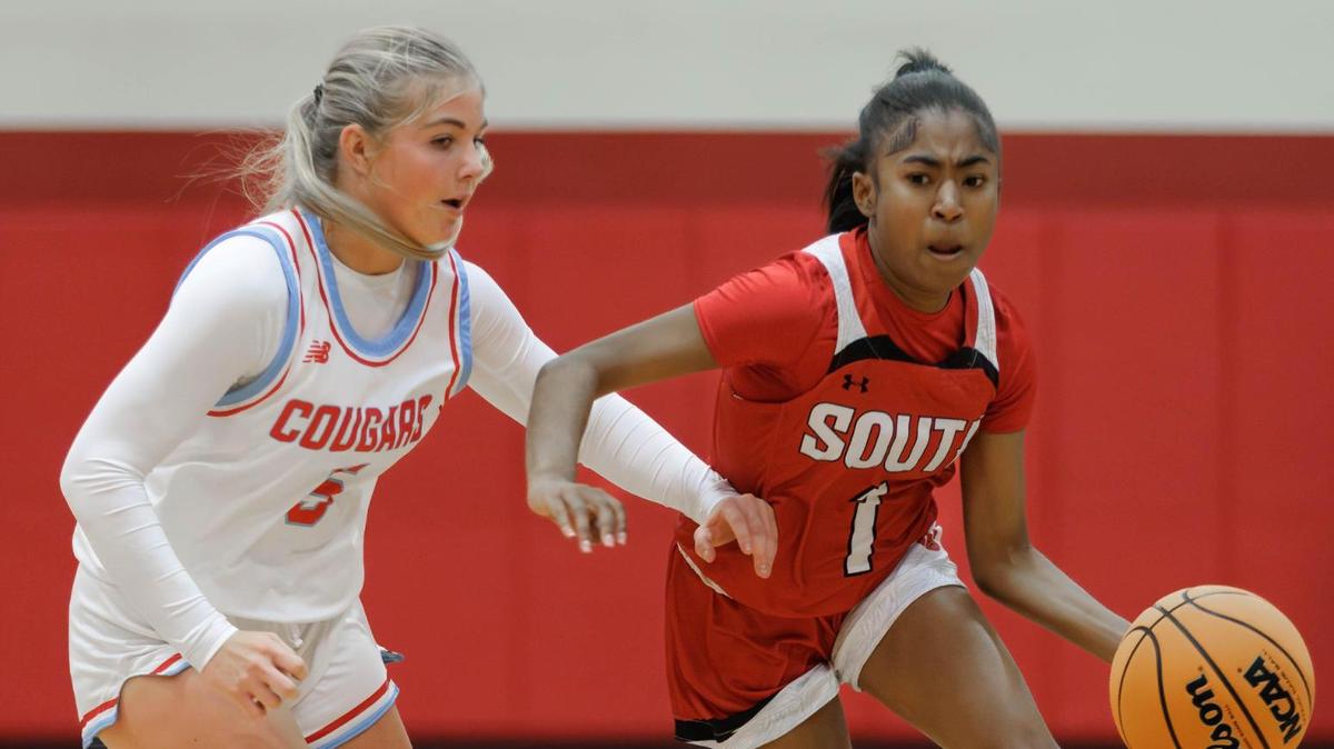 Charlotte Catholic’s Evi Hoefling (left) defends South Meck’s KB Brown (right) as she brings the ball into the backcourt. Charlotte Catholic would host the Sabres from South Meck Tuesday December 3, 2024.