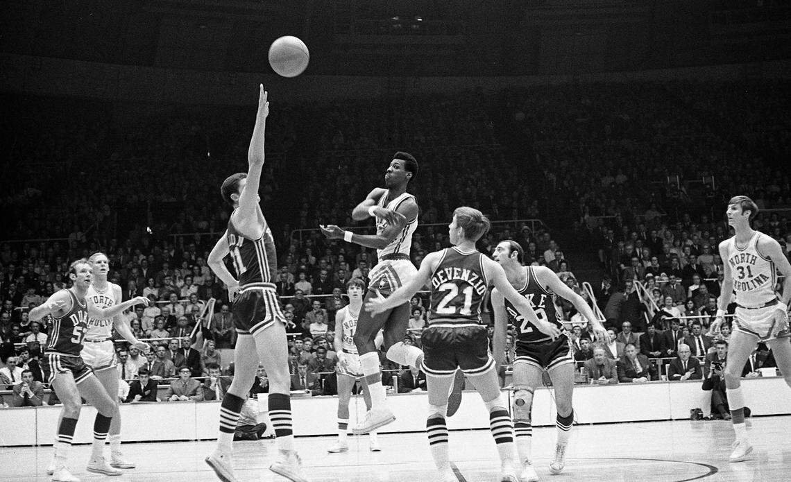 Duke had a team of iron men in 1969, including guard Dick DeVenzio (21). The Blue Devils’ starting five all played the entire 40 minutes in Duke’s upset of second seed South Carolina in the ACC semifinal.