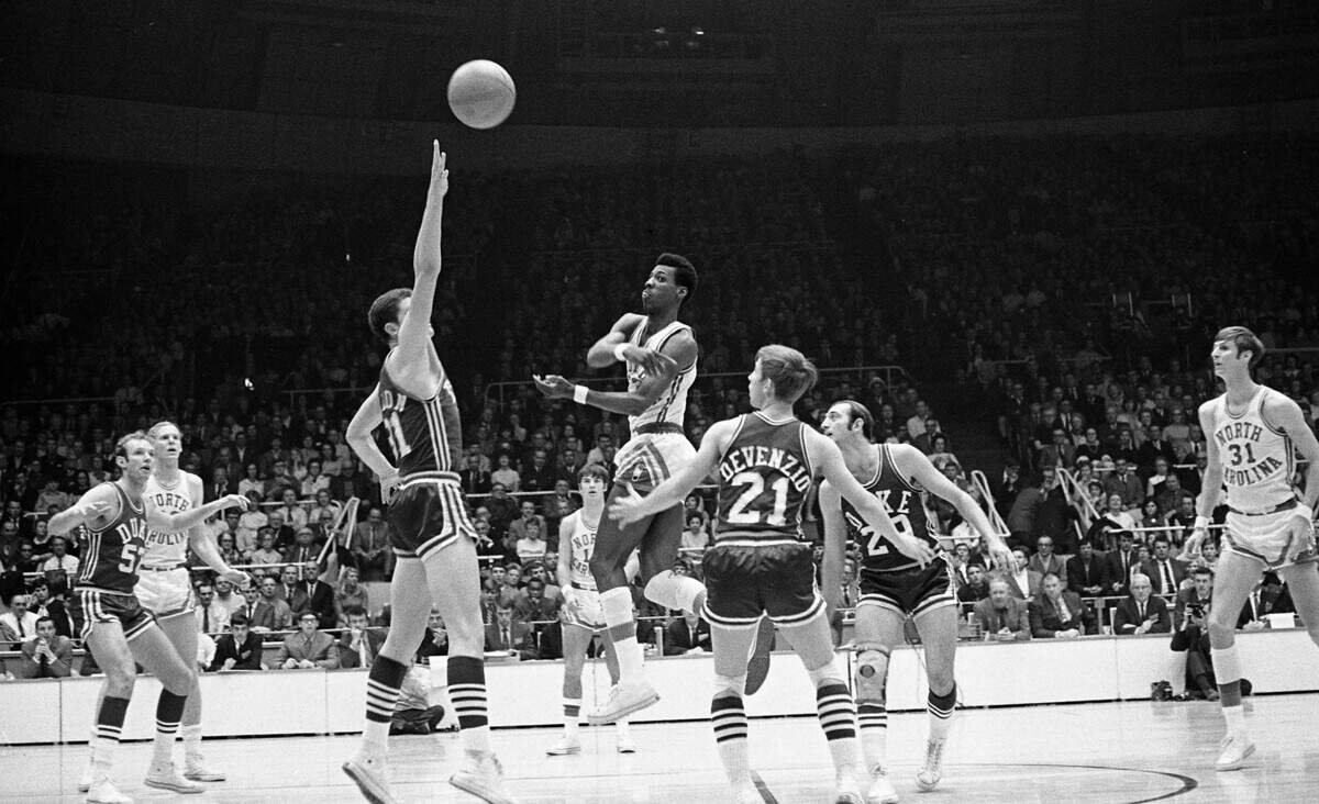 Duke had a team of iron men in 1969, including guard Dick DeVenzio (21). The Blue Devils’ starting five all played the entire 40 minutes in Duke’s upset of second seed South Carolina in the ACC semifinal.