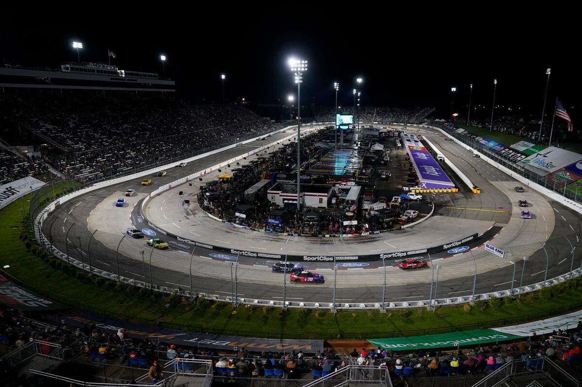 The field drives through Turn 2 during the NASCAR Cup Series auto race at Martinsville Speedway on Saturday, April 9, 2022, in Martinsville, Va. (AP Photo/Steve Helber)