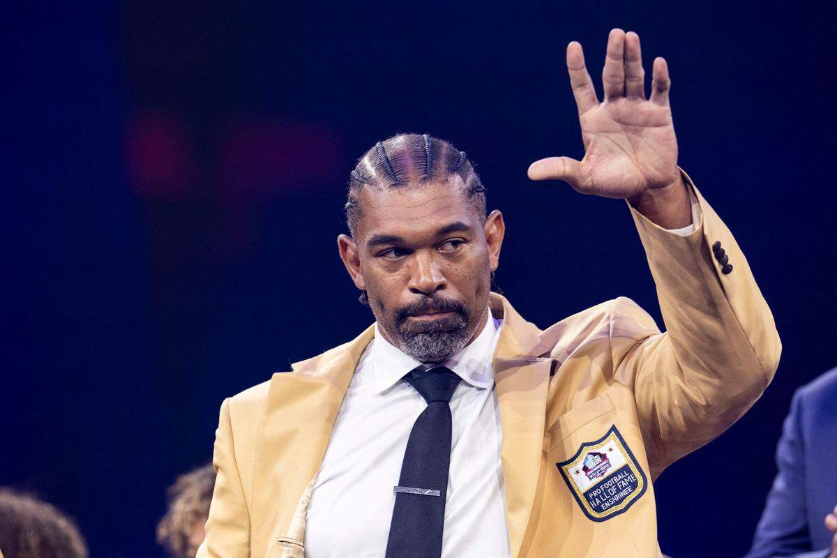 Aug 2, 2024; Canton, OH, USA; Julius Peppers waves to the crowd at the 2024 Pro Football Hall of Fame Enshrines gold jacket dinner at Canton Memorial Civic Center. Mandatory Credit: Scott Galvin-USA TODAY Sports