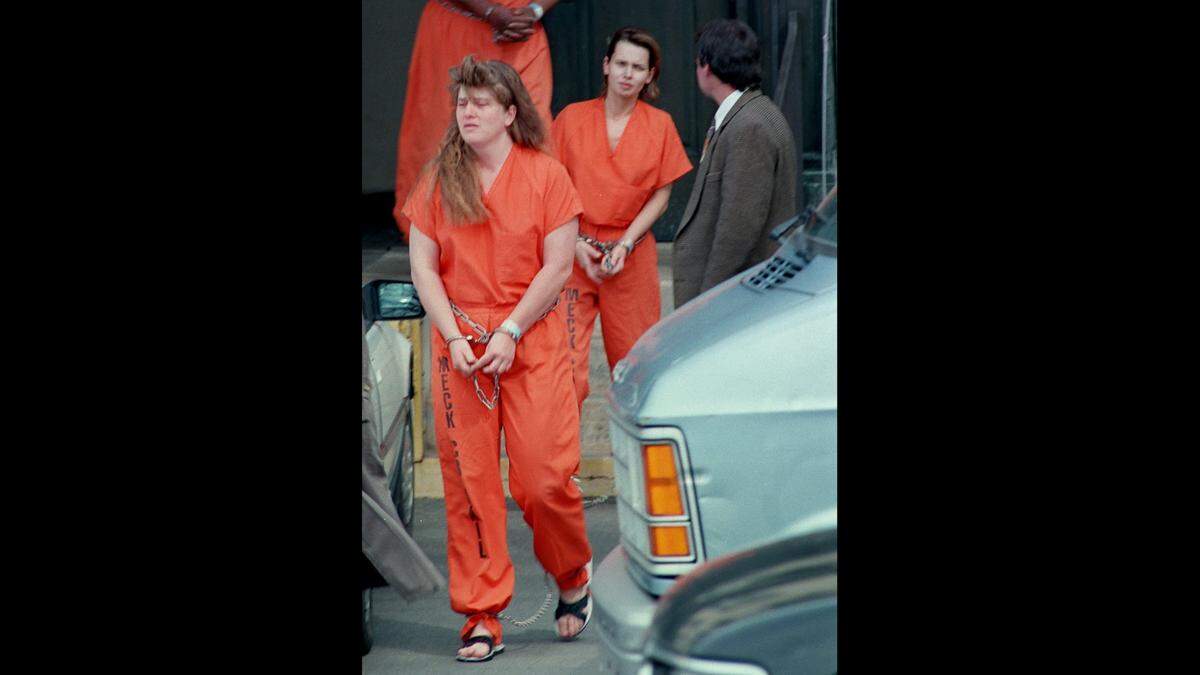 Kelly Jane Campbell (left) and Michelle Chambers leave the federal courthouse in Charlotte on March 6, 1998. Both are suspects in the 1997 Loomis Fargo heist.