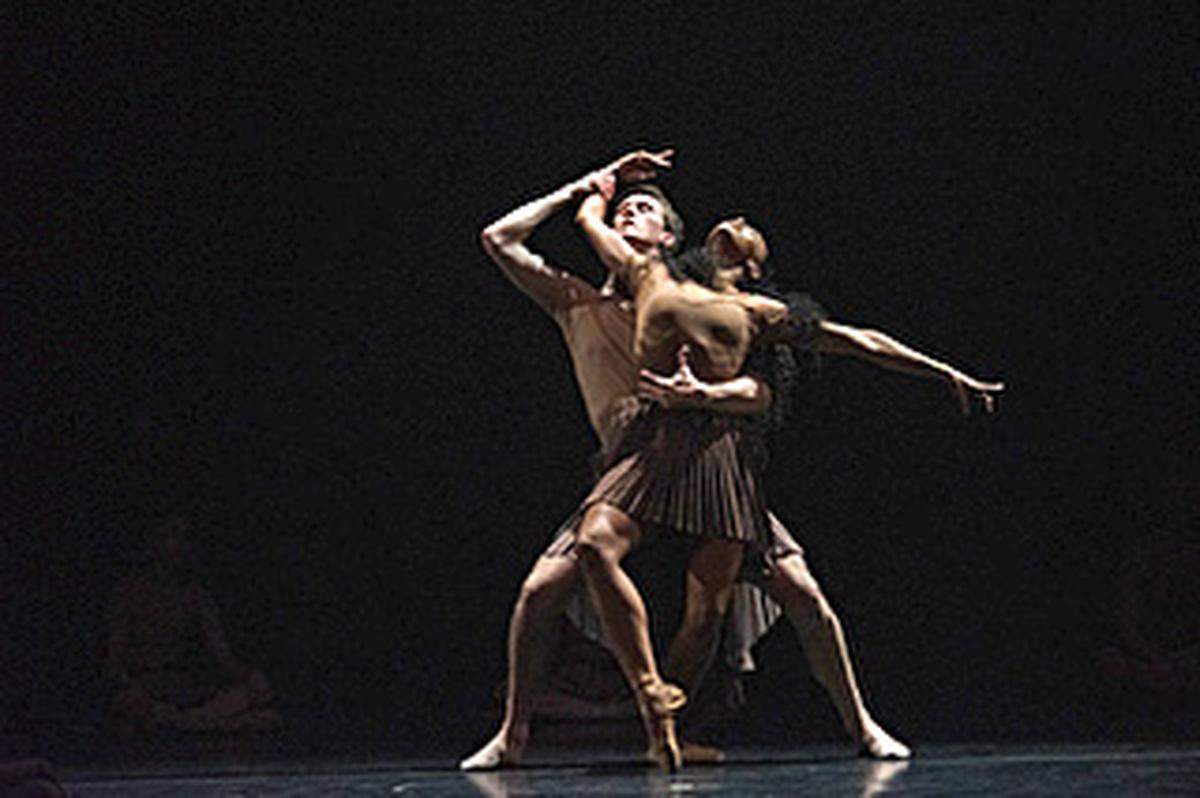 First Company Dancers Raven Barkley and Rees Launer in the first work Mthuthuzeli November created for Charlotte Ballet in 2023, “From Africa With Love.” November is bringing another world premiere work to the company as part of “Fall Works.”