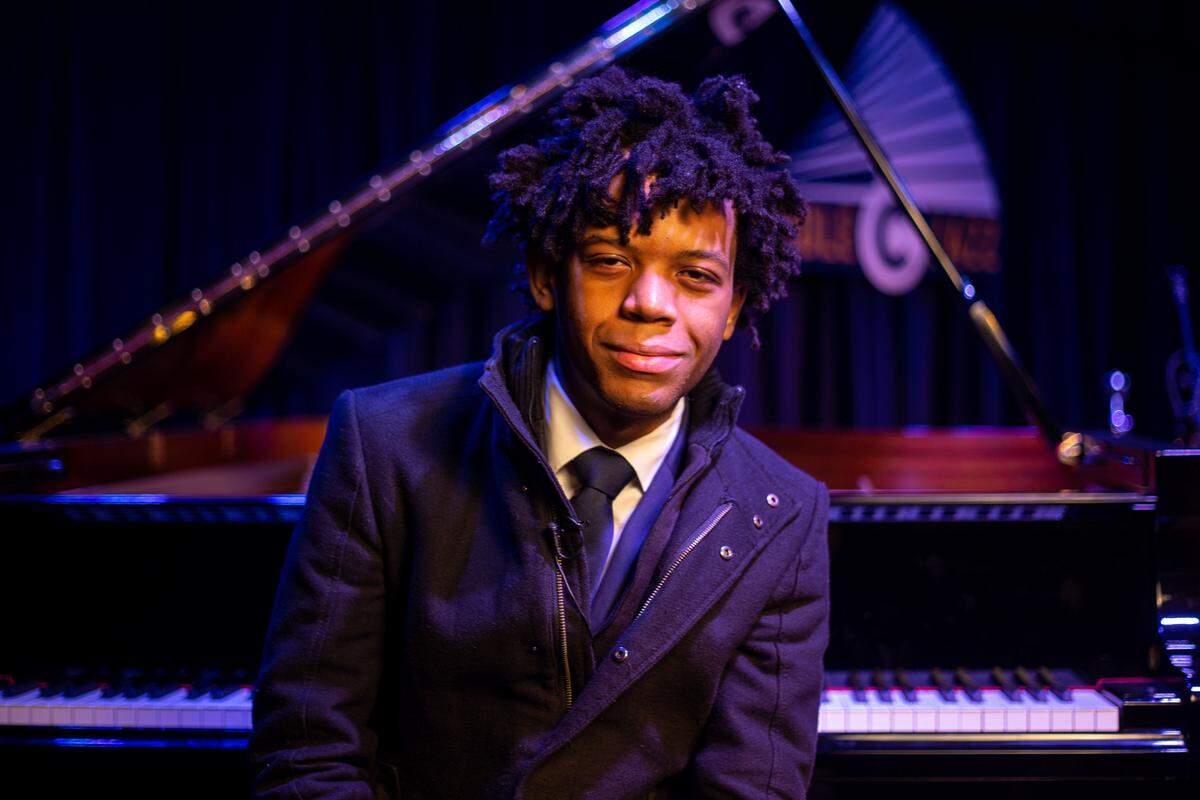 Growing up, Sean Mason played the trombone and the drums before committing to play the piano as his main instrument.