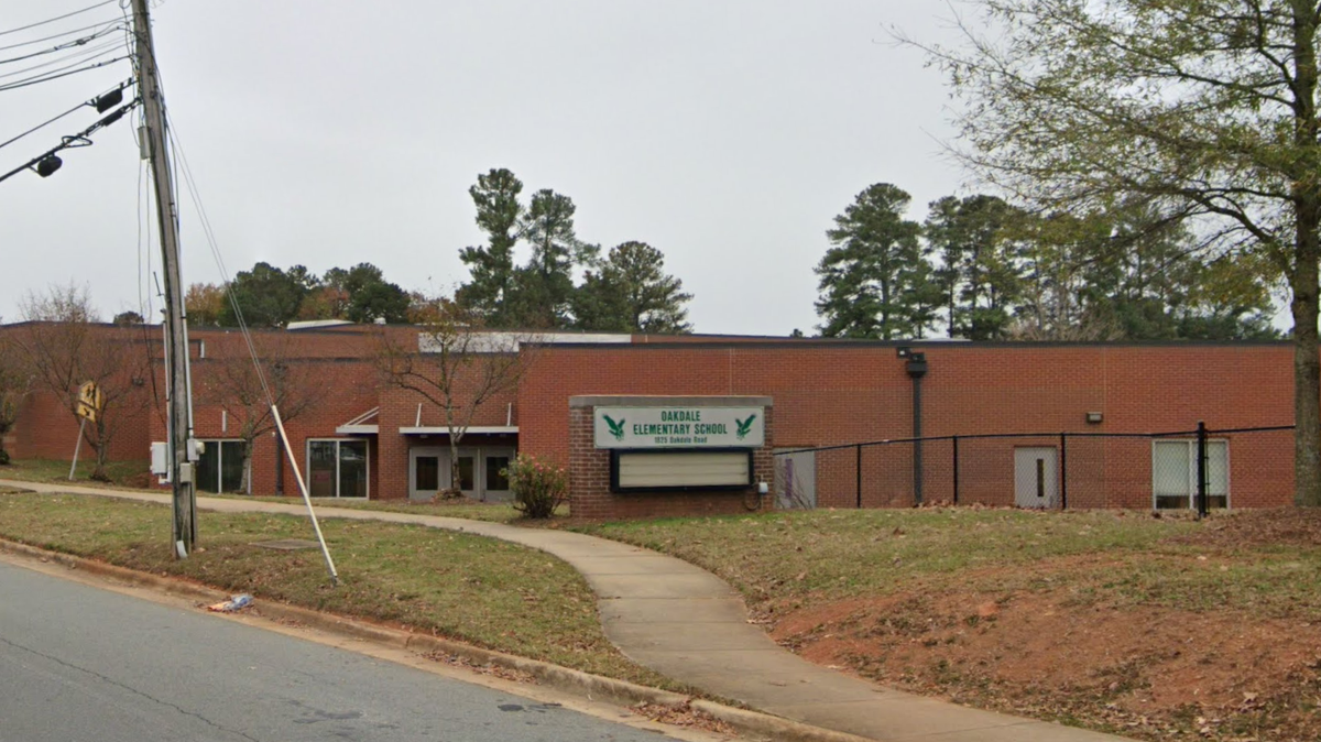 Oakdale Elementary was put on lockdown Wednesday morning after a parent threatened to shoot another parent’s car.