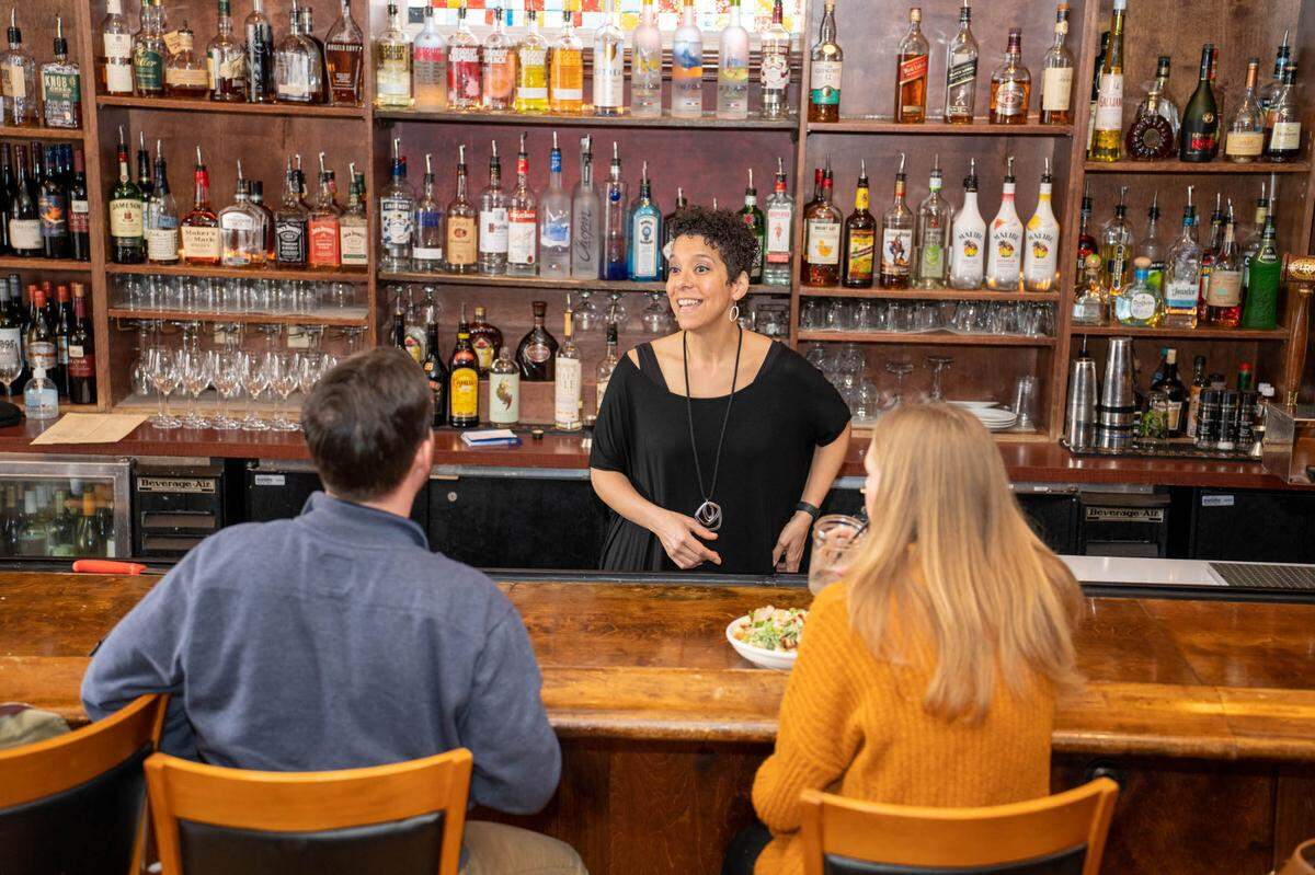 Fish Market Bar & Grill owner Selena Kelemen talks to guests at the restaurant’s bar in Fort Mill’s Baxter Village.