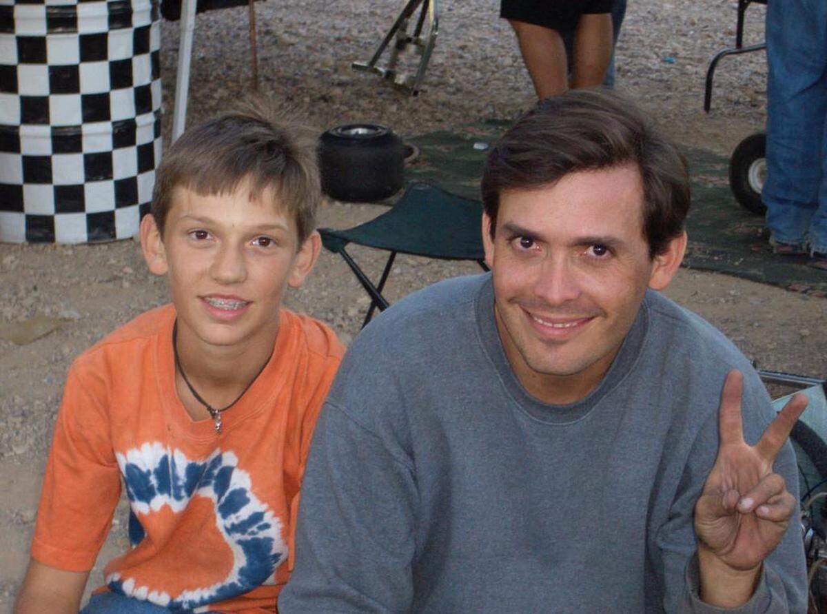 A family photo of a young Daniel Suárez with his father, Alejandro Suárez.