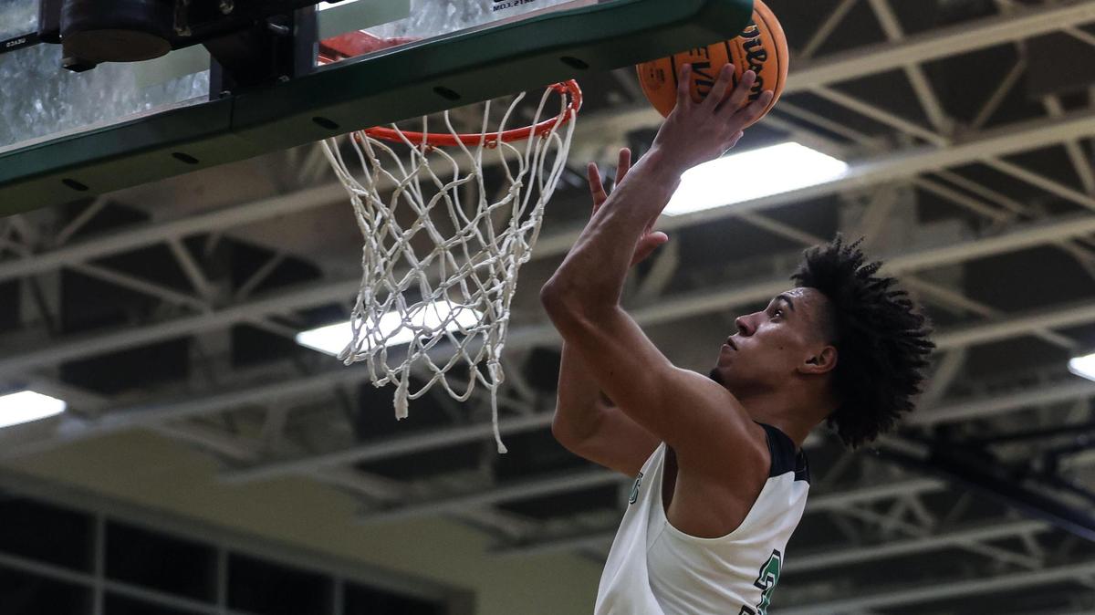 Myers Park’s Bishop Boswell shoots against Charlotte Catholic at Myers Park High School in Charlotte, N.C., on Tuesday, February 28, 2023.