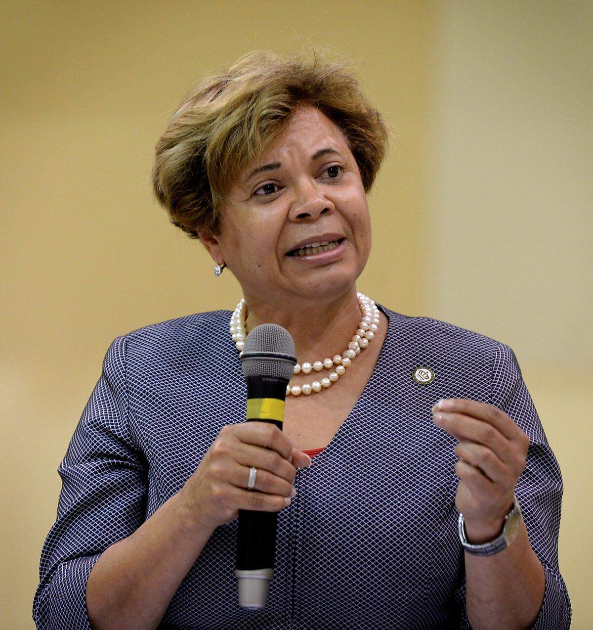 Charlotte mayoral candidate Vi Lyles speaks during a mayoral forum on Tuesday, June 20, 2017 at Trinity Episcopal School in Charlotte, NC.