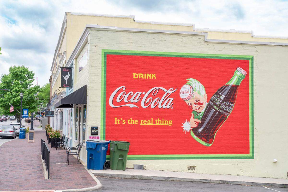 Mount Holly is 16 miles from Charlotte and its downtown offers local shops and restaurants.