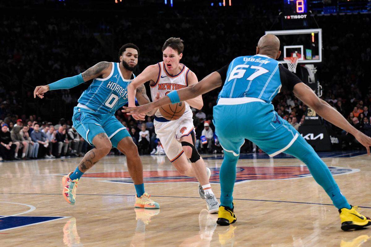 New York Knicks guard Tyler Kolek (13) drives to the basket while being defended by Charlotte Hornets forward Miles Bridges (0) and Charlotte Hornets forward Taj Gibson (67) during the first half at Madison Square Garden. 