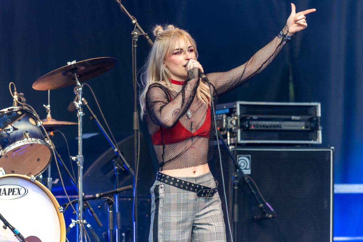 Camisole performs at Lovin’ Life Music Fest 2025.