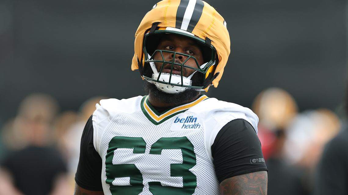 Panthers sign former Packers offensive tackle with Ickey Ekwonu sidelined