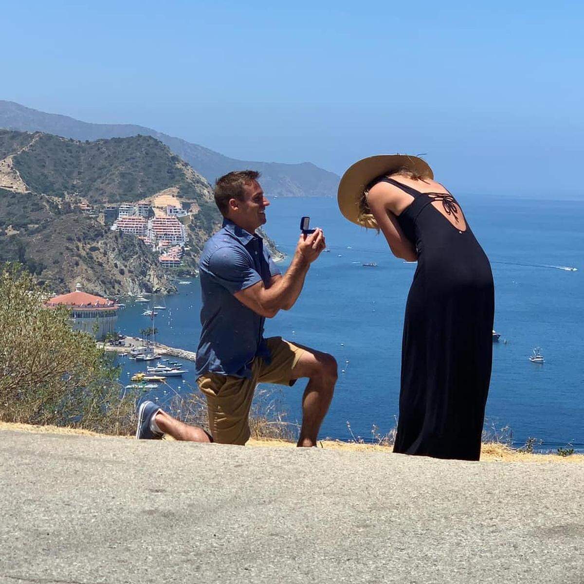 Sam Mikulak proposing to Mia Atkins on Catalina Island in July 2020.