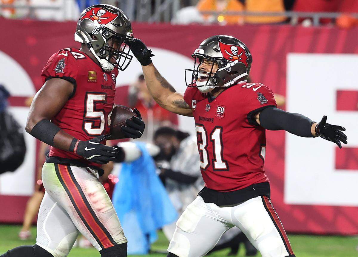 Tampa Bay Buccaneers linebacker Lavonte David, left, is congratulated by safety Antoine Winfield Jr., right, following David’s recovery of a Carolina Panthers fumble during Saturday’s action at Raymond James Stadium. The Buccaneers defeated the Panthers 16-14.