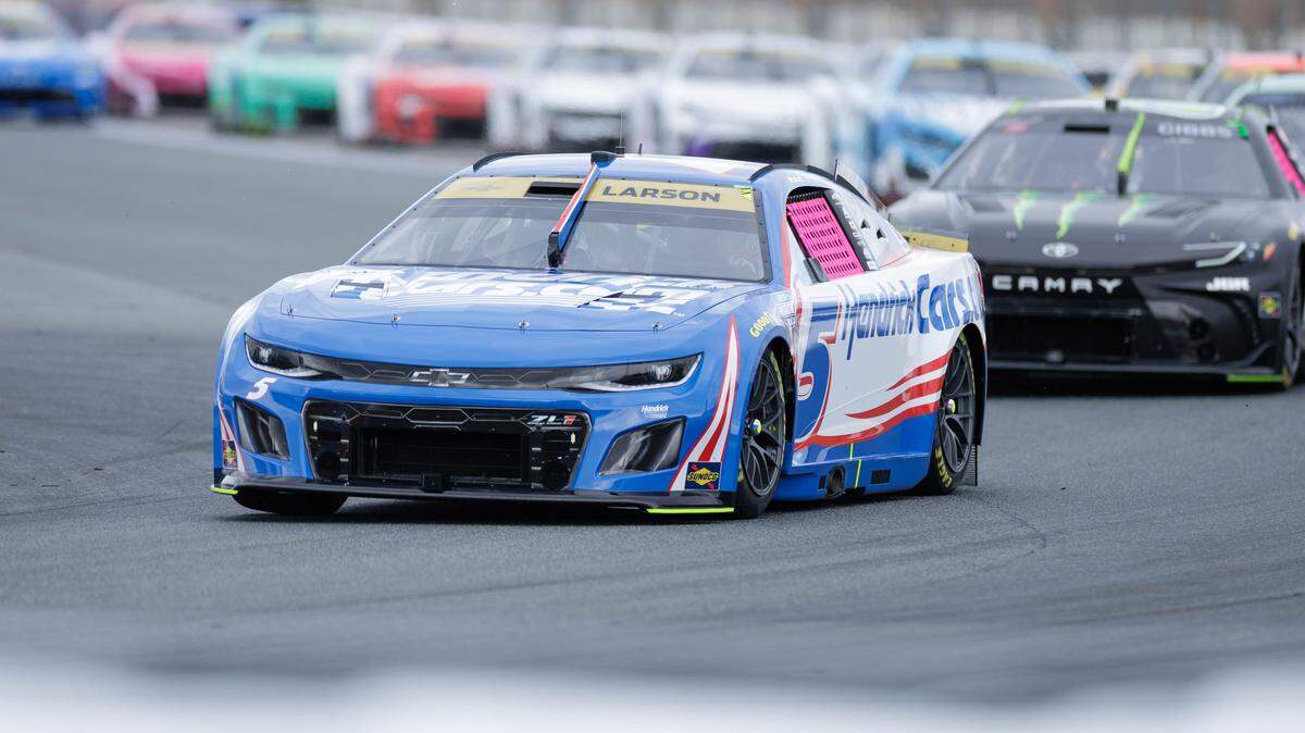 Hendrick Motorsports Kyle Larson (#5) leads the pack during the Bank of America Roval 400 on Sunday, Oct. 5, 2025, at Charlotte Motor Speedway.