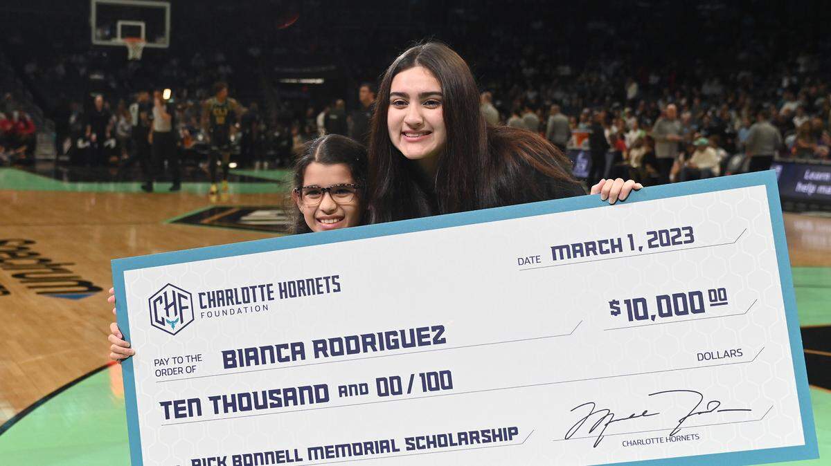 Bianca Rodriguez, right, is the winner of the Rick Bonnell Memorial Scholarship award. Rodriguez was presented with a $10,000 check during a timeout in first half action of the Charlotte Hornets vs Phoenix Suns game at Spectrum Center on Wednesday, February 1, 2023.