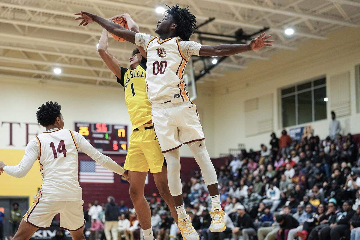 West Charlotte's Kaharri Coleman (00) blocks a shot from Oak Hill Academy's Janon Singh (1) during the first half of a boys varsity basketball game, Friday, Dec. 19, 2025, in Charlotte, N.C.