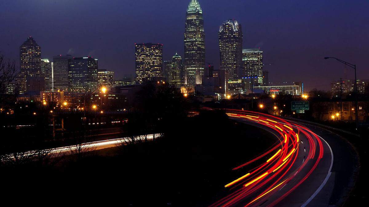 1/4/06 By the end of 2007, new solar-powered lights could replace the worn-out system on the Interstate 277 loop around uptown Charlotte. Barry Moose, NCDOT’s chief engineer for the Charlotte area, says he just needs a nod from the city and then he’s confident he can cobble together the $1 million to $1.2 million needed for the lights. This photograph was taken from Central Ave. where Independence Blvd. splits and becomes the John Belk Freeway and Brookshire Freeway. JEFF SINER - jsiner@charlotteobserver.com