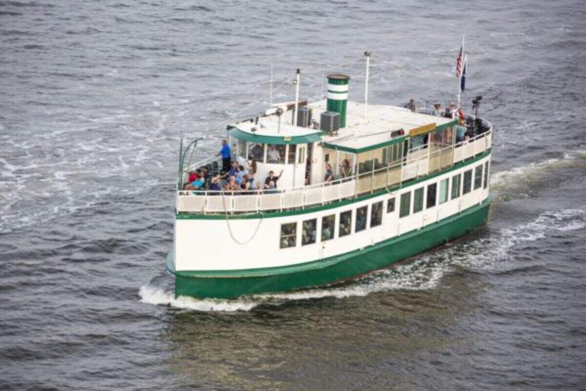 The owner of the Carolina Belle, a South Carolina tour boat, says his company is not to blame for a mishap that injured a Charlotte man and his 2-year-old daughter in Charleston Harbor.