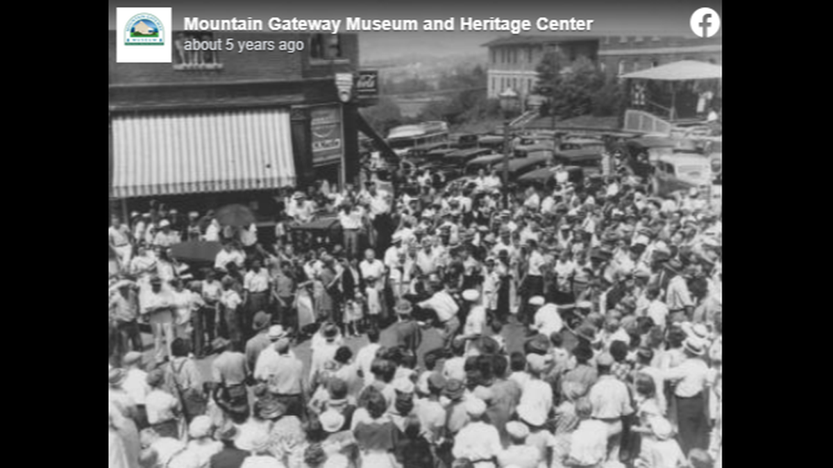 The ostrich race drew crowds to a North Carolina mountain town in 1935, officials said.