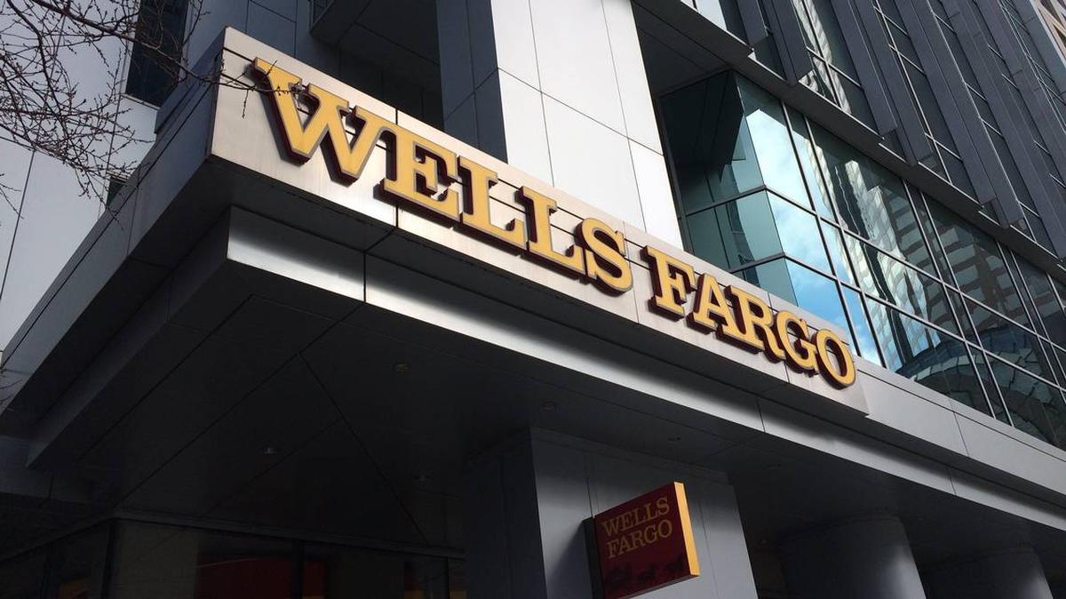 Wells Fargo updated employees on the bank’s return to office plans Wednesday, setting a date for this spring for employees to return to a “hybrid” arrangement.