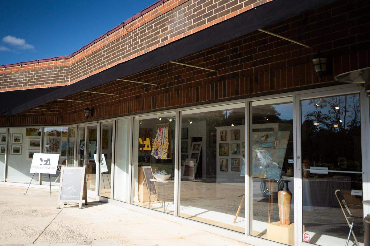At Carolina Fine Art, customers have the opportunity to meet at least one of the artists whose work is displayed there.