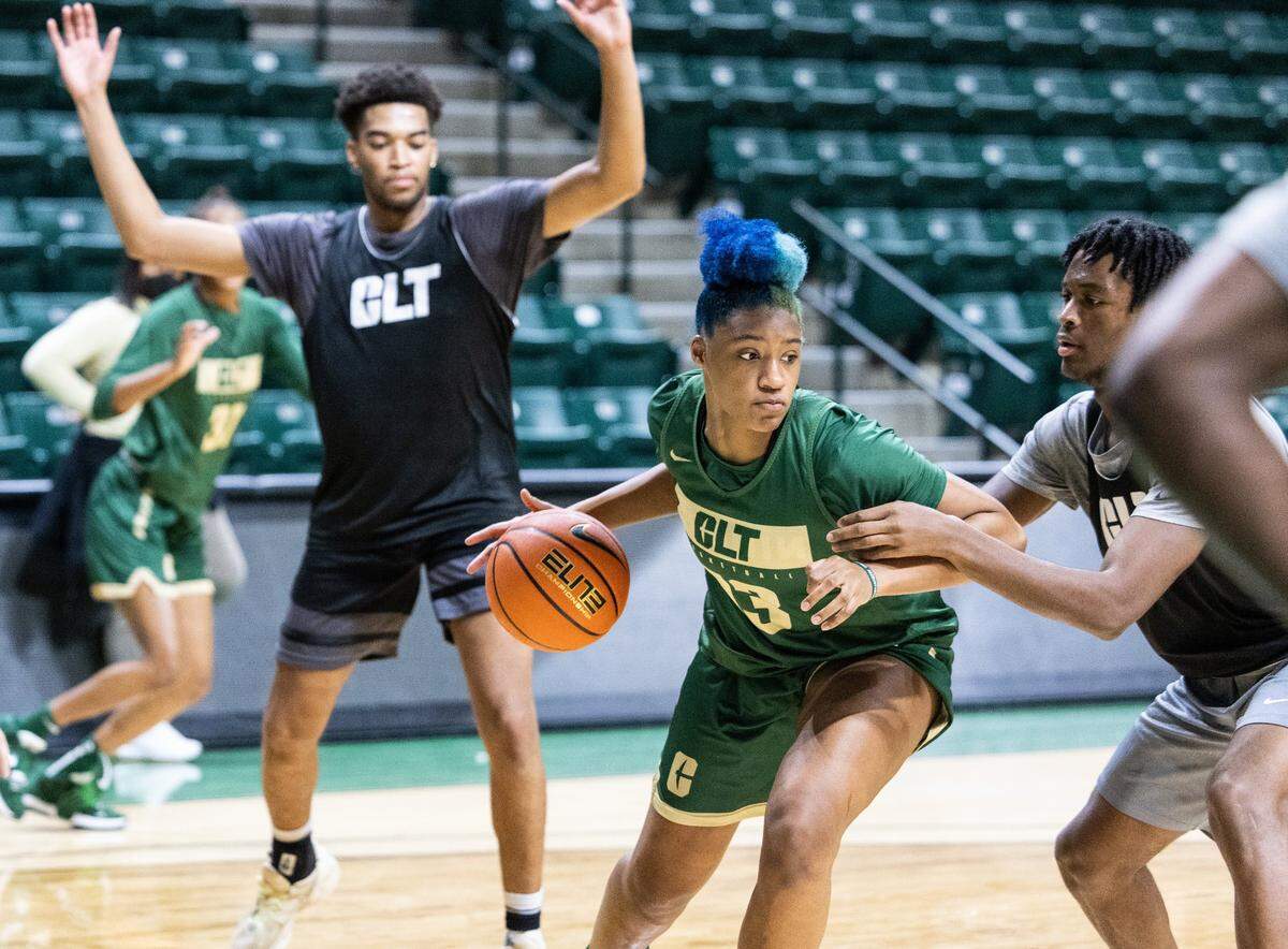 Charlotte 49ers Tracey Hueston controls the ball during practice at the Halton Arena at in Charlotte, N.C., on Wednesday, November 2, 2022.
