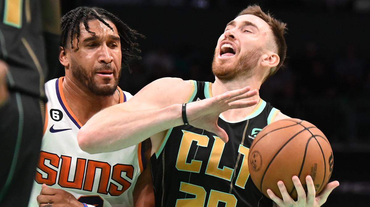 Charlotte Hornets forward Gordon Hayward, right, attempts to get around Phoenix Suns forward Ish Wainright, left, during second half action at Spectrum Center in Charlotte, NC on Wednesday, February 1, 2023.