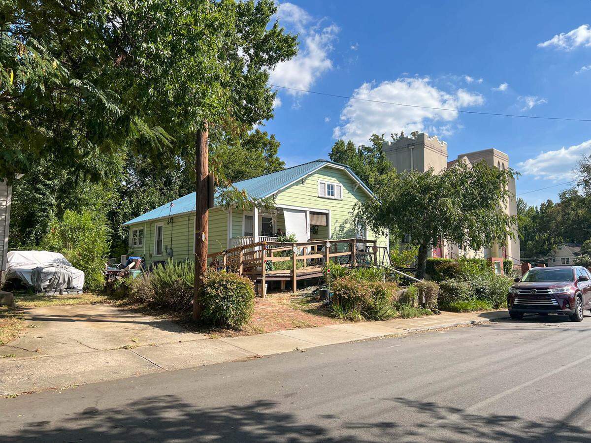 When he was around 11 years old, Everett Taylor Sr.’s family moved to Charlotte’s majority-Black Cherry community. The house he grew up in still stands today.