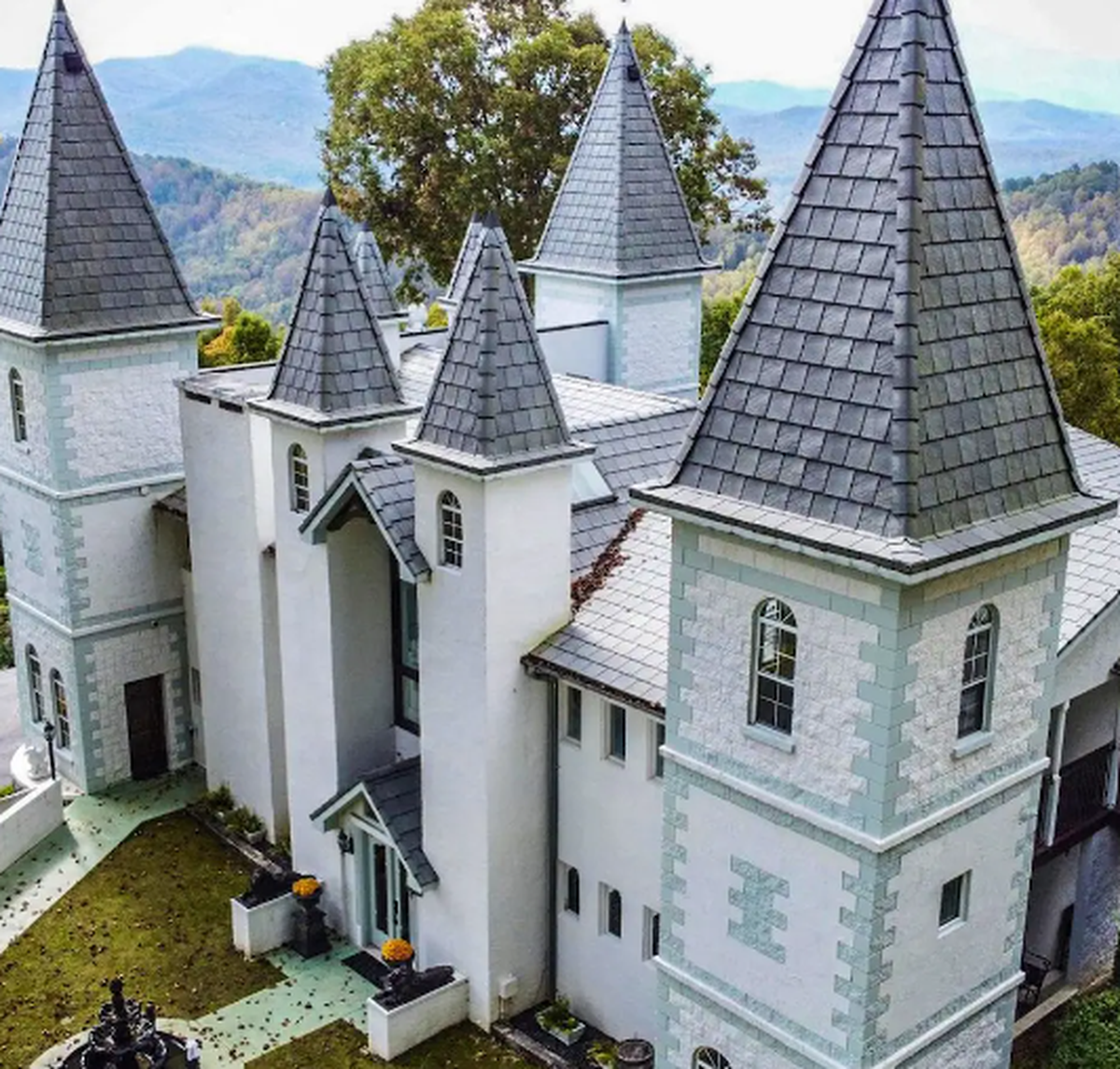 These images can only be used with stories related to Airbnb listings.