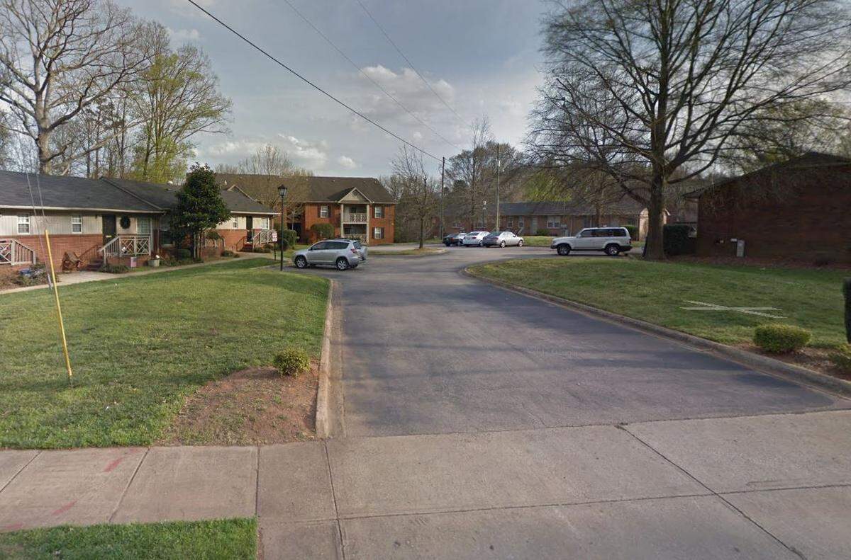 Sharon Oaks apartments