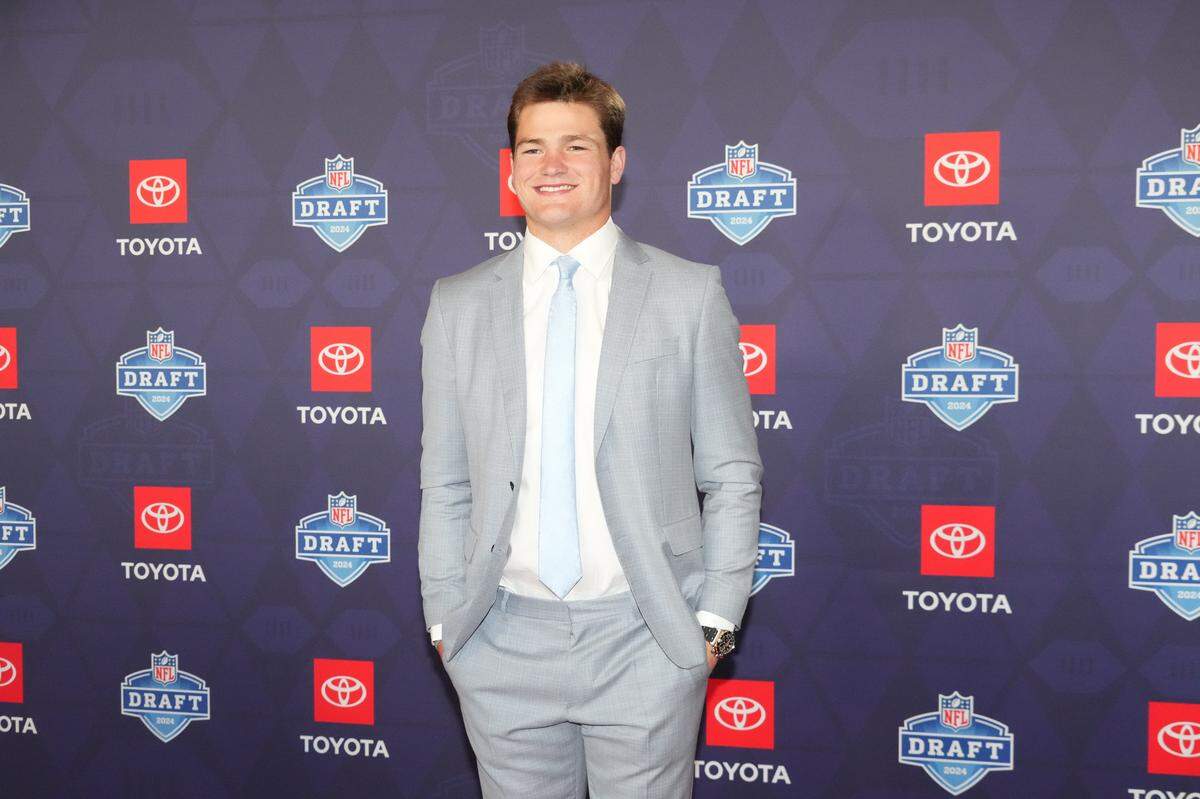 Former UNC quarterback Drake Maye stands on the red carpet ahead of Thursday’s NFL Draft at Detroit’s Fox Theatre. Maye wore a Carolina blue tie and tennis shoes that also were predominantly Carolina blue.
