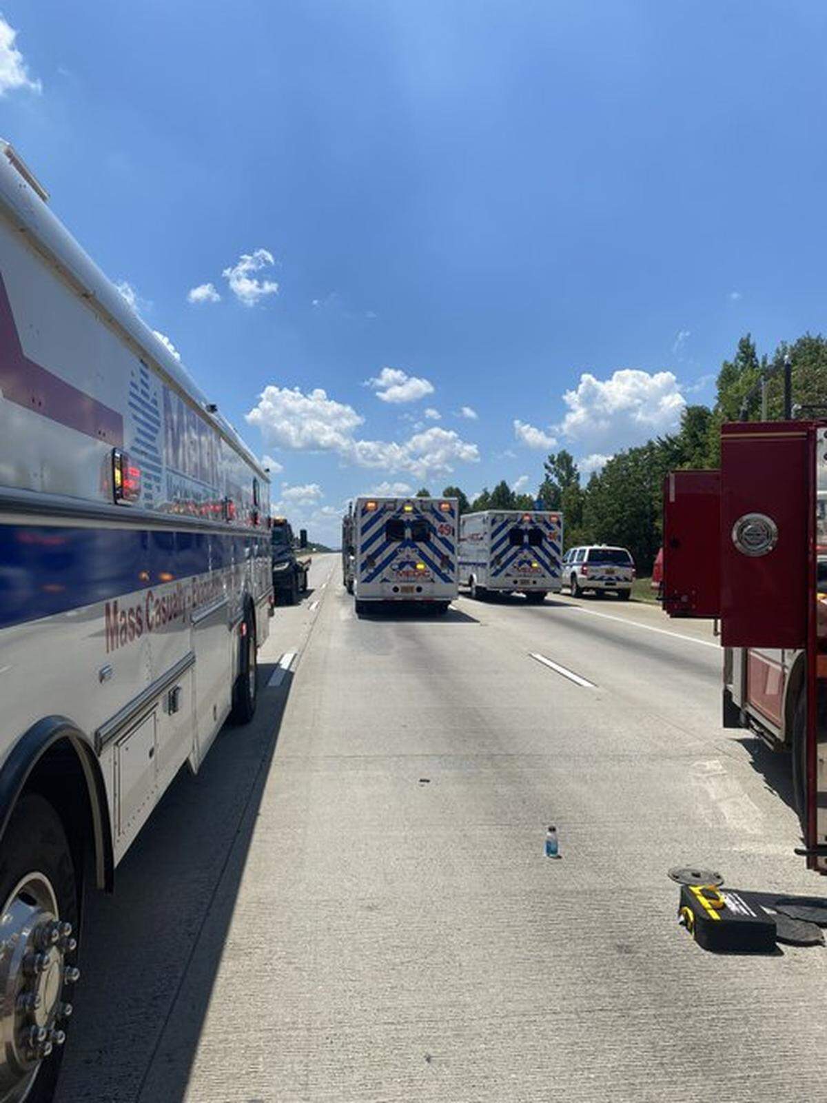 Six people died in a wreck on Interstate 485 Outer Loop in Mecklenburg County on Saturday, MEDIC said.