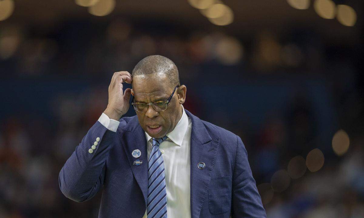 North Carolina coach Hubert Davis reacts late in the second half as VCU makes its comeback Thursday. The Tar Heels lost their final three games of the season.