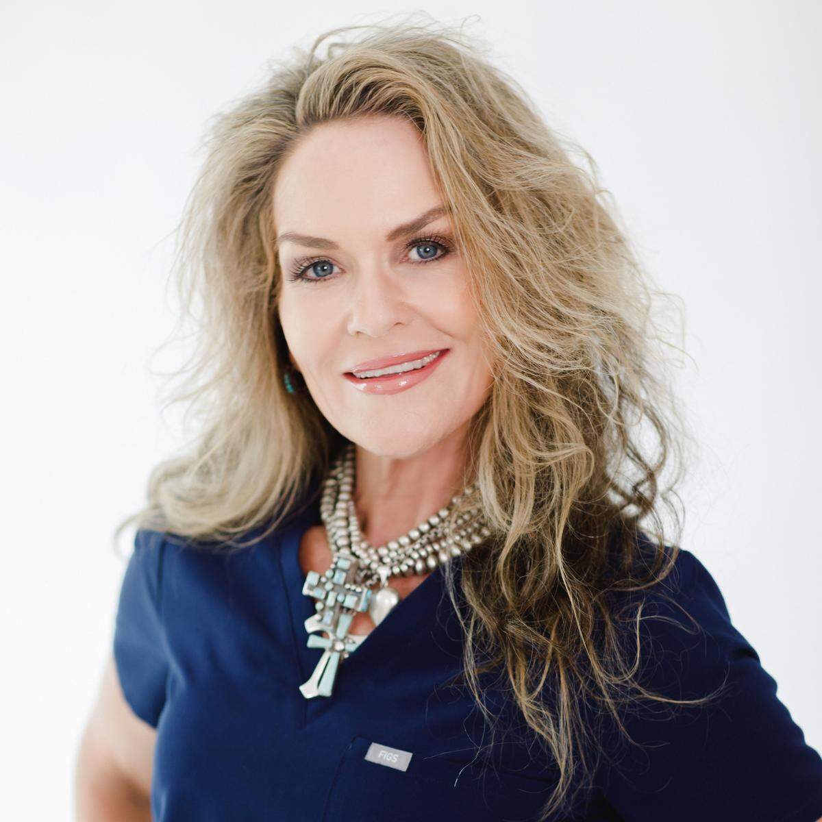 Petfolk Co-CEO Dr. Audrey Wystrach has more than 25 years veterinary experience including co-founding Zippivet Pet Hospitals in Texas.