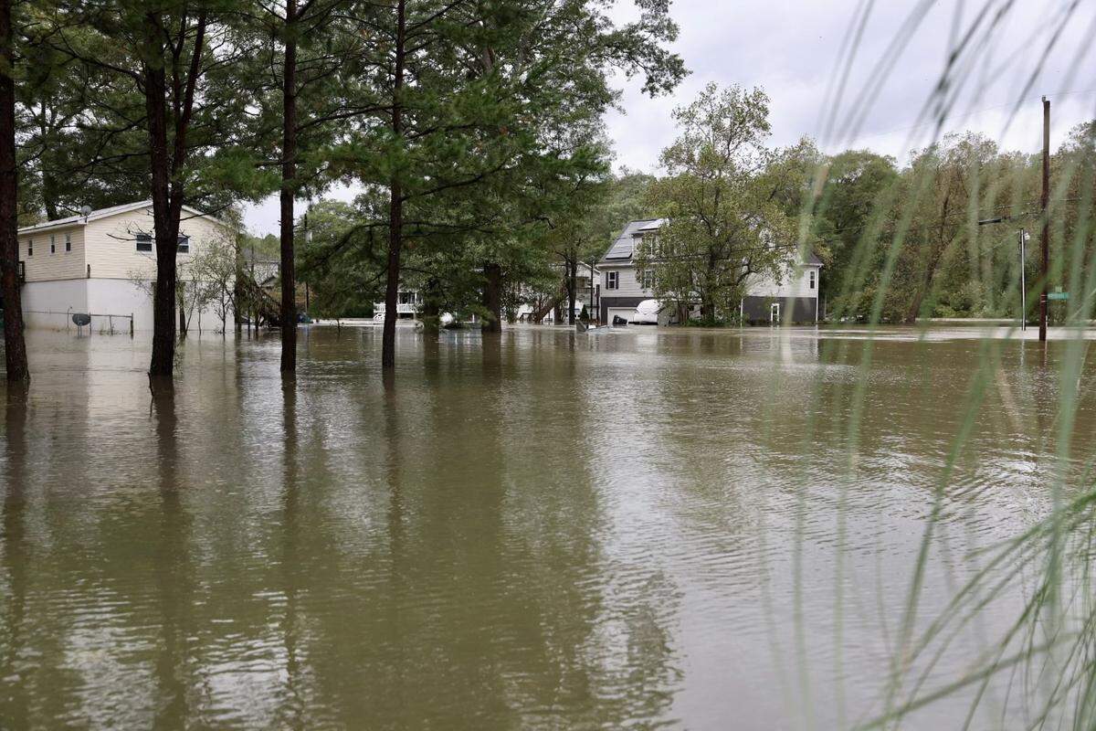 Residents at Riverside Drive areas are being evacuated as water continues to rise Friday morning, Sept. 27, 2024.