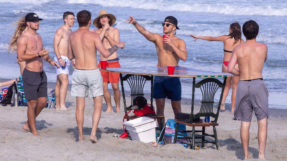 Mecklenburg County residents should not travel during spring break, according to a local public health advisory issued Friday aimed at reducing potential COVID-19 spread as cases and more contagious variants continue to circulate in the Charlotte area. This scene was photographed a year ago in Myrtle Beach on Thursday. March 19, 2020.