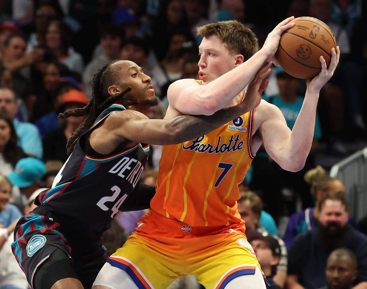 Detroit Pistons guard Daniss Jenkins pressures Charlotte Hornets rookie forward Kon Knueppel. Knueppel scored 10 points on 4-of-12 shooting.
