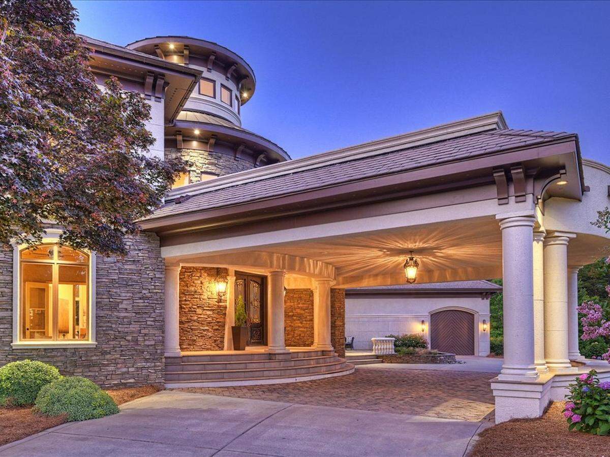 The porte-cochere of the mansion, where drivers pull up to drop off passengers, is shown in this photograph.
