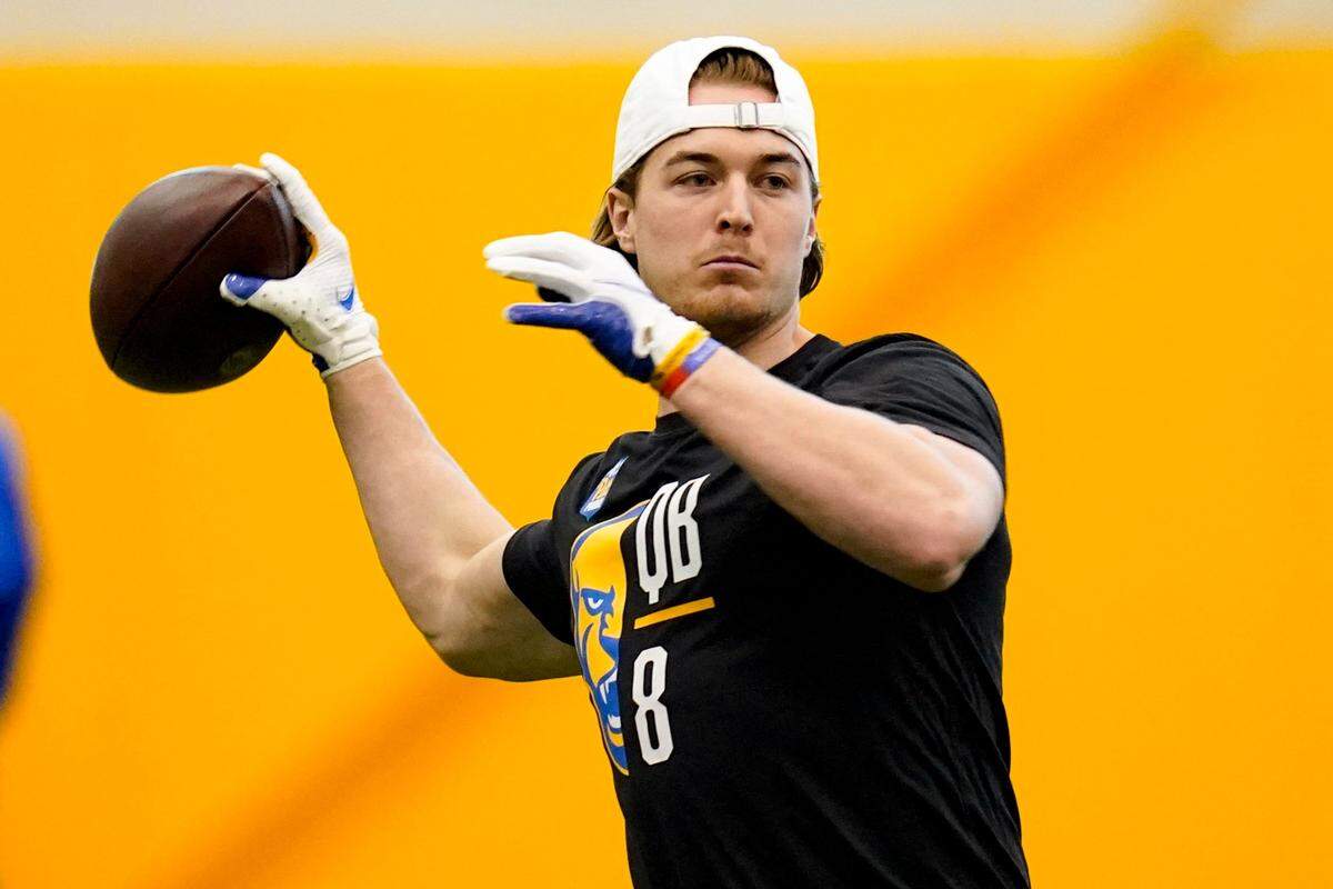 Quarterback Kenny Pickett (8) goes through passing drills during Pittsburgh’s football pro day , Monday, March 21, 2022, in Pittsburgh. (AP Photo/Keith Srakocic)
