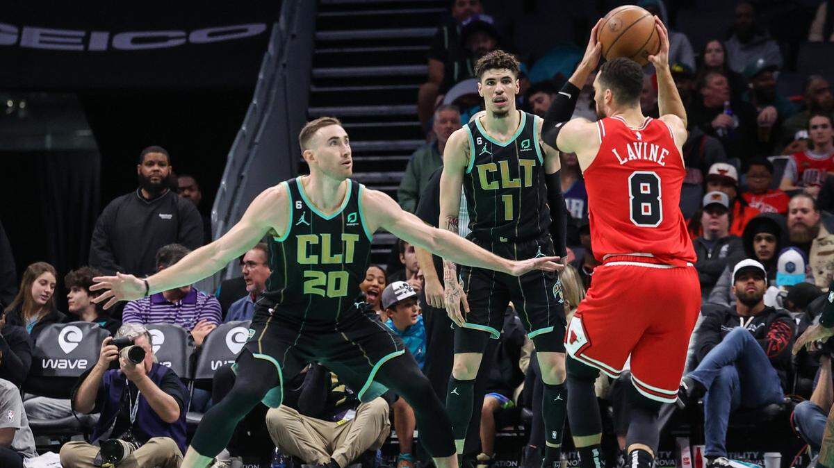 Hornets guards Gordon Hayward, left, and LaMelo Ball, center, play defense during the game against the Bulls at Spectrum Center on Thursday, January 26, 2023.